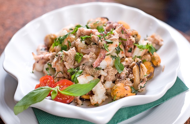 салат из морепродуктов