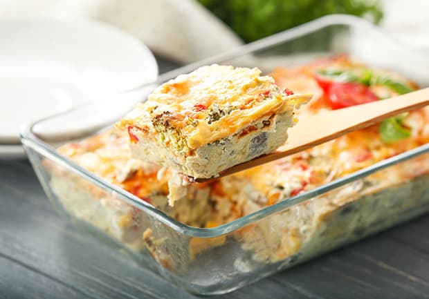 индейка, запеченная с овощами, на лопатке и в прозрачной форме для запекания