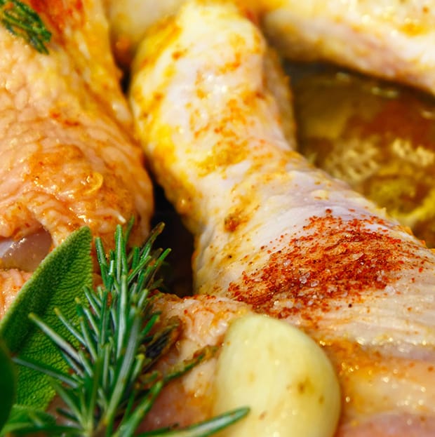 куриные окорока со специями и травами